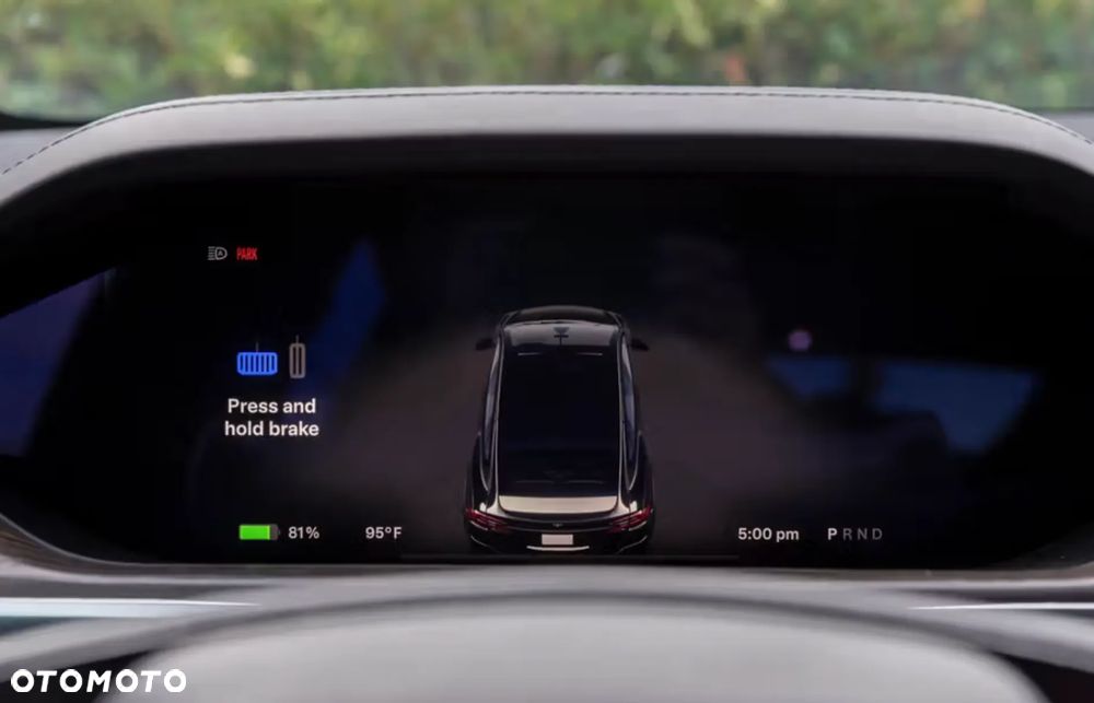 Tesla Model X - 17