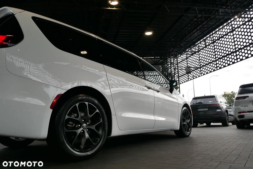 Chrysler Pacifica - 34