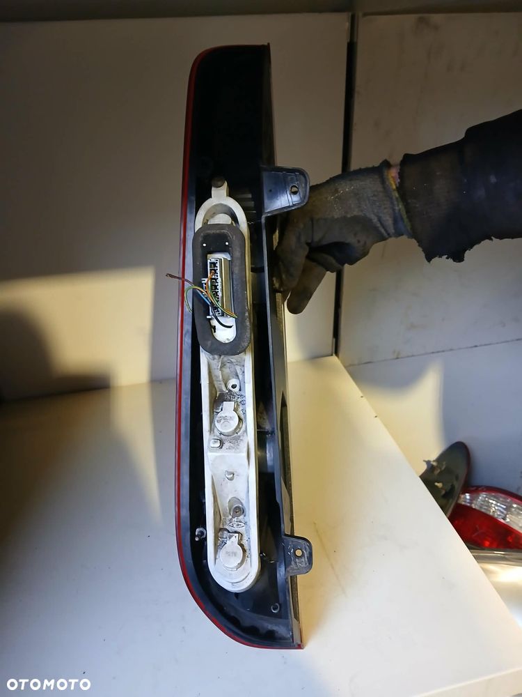 Ford Focus Mk2 kombi  Lift Lampa tylna  prawa. - 3