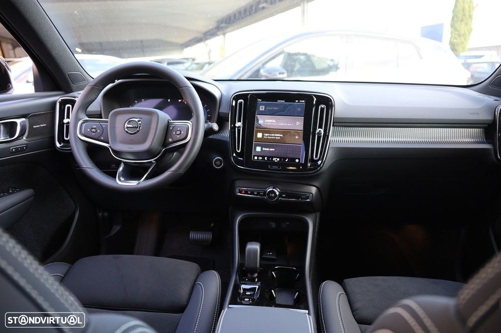 Volvo XC 40 2.0 B3 Plus Dark - 21