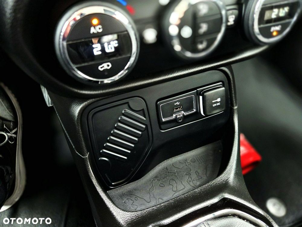 Jeep Renegade 1.4 MultiAir Night Eagle - 16