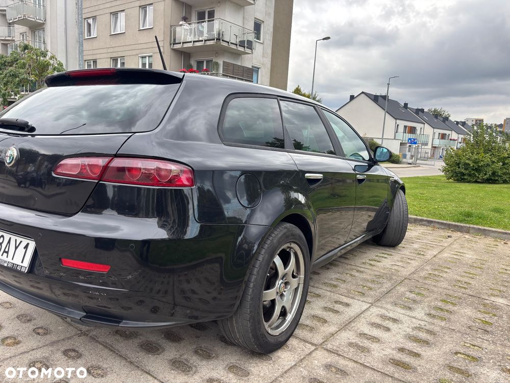 Alfa Romeo 159 2008 photo 2