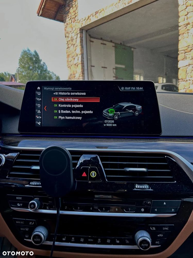 BMW Seria 5 520d xDrive - 10