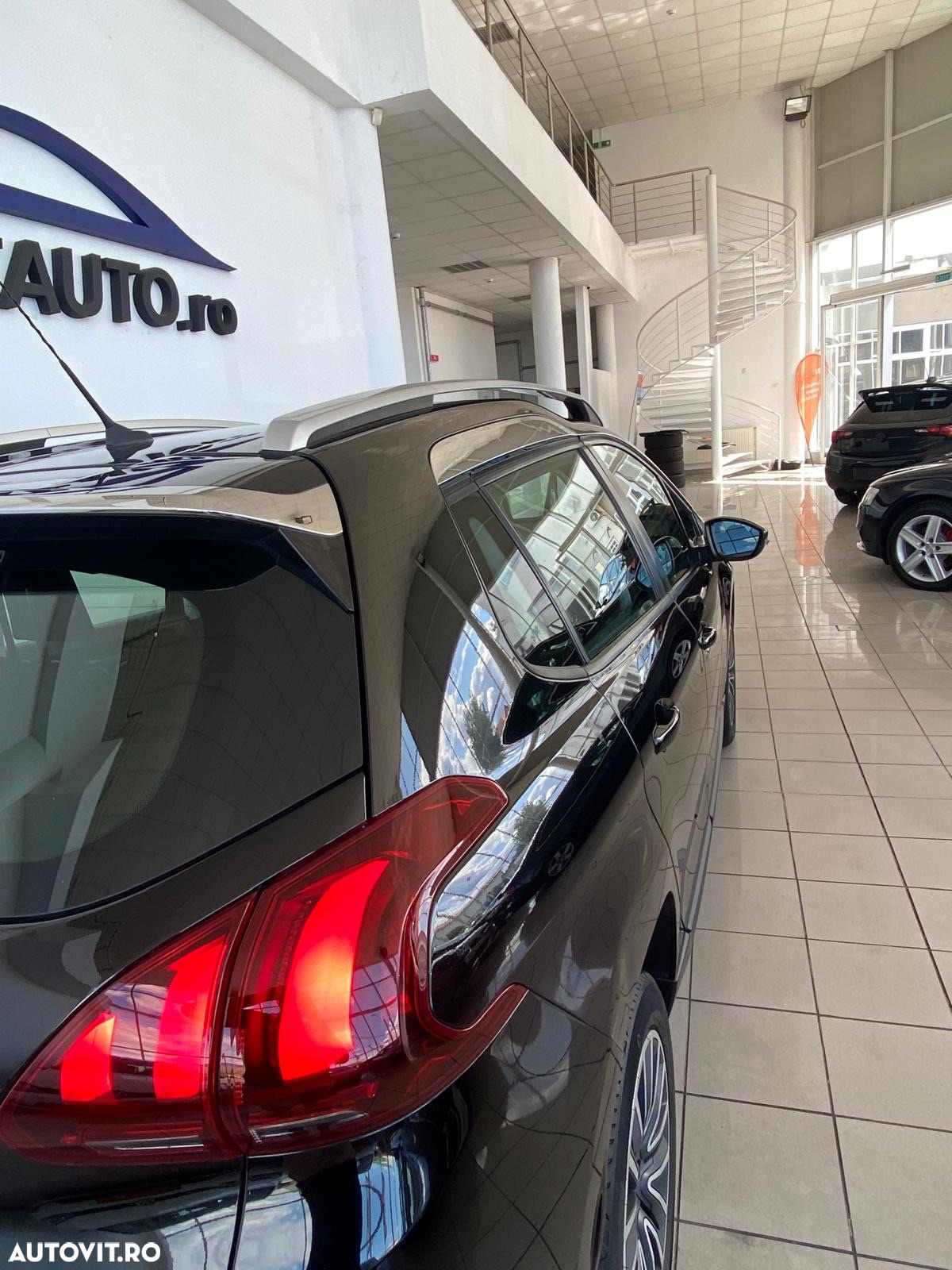 Peugeot 2008 1.2 PureTech Turbo Allure - 31
