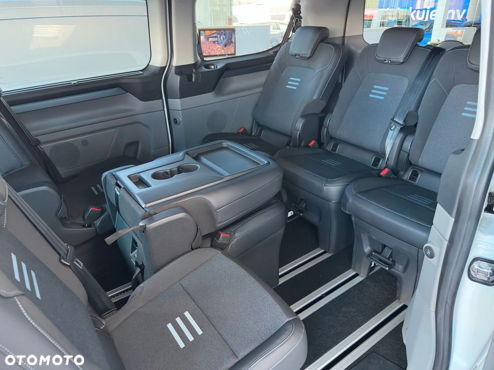 Ford Tourneo Custom - 15