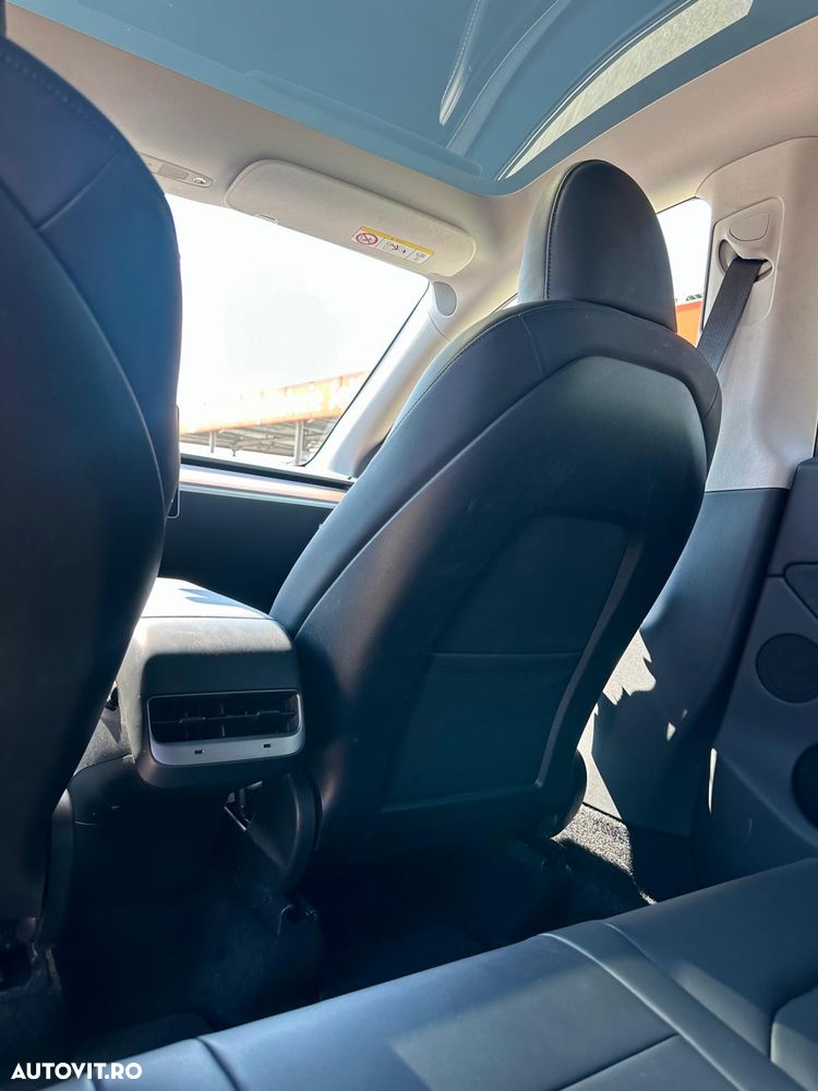 Tesla Model Y - 27