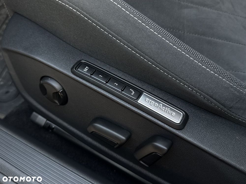 Volkswagen Golf 1.5 eTSI EVO Style DSG - 33