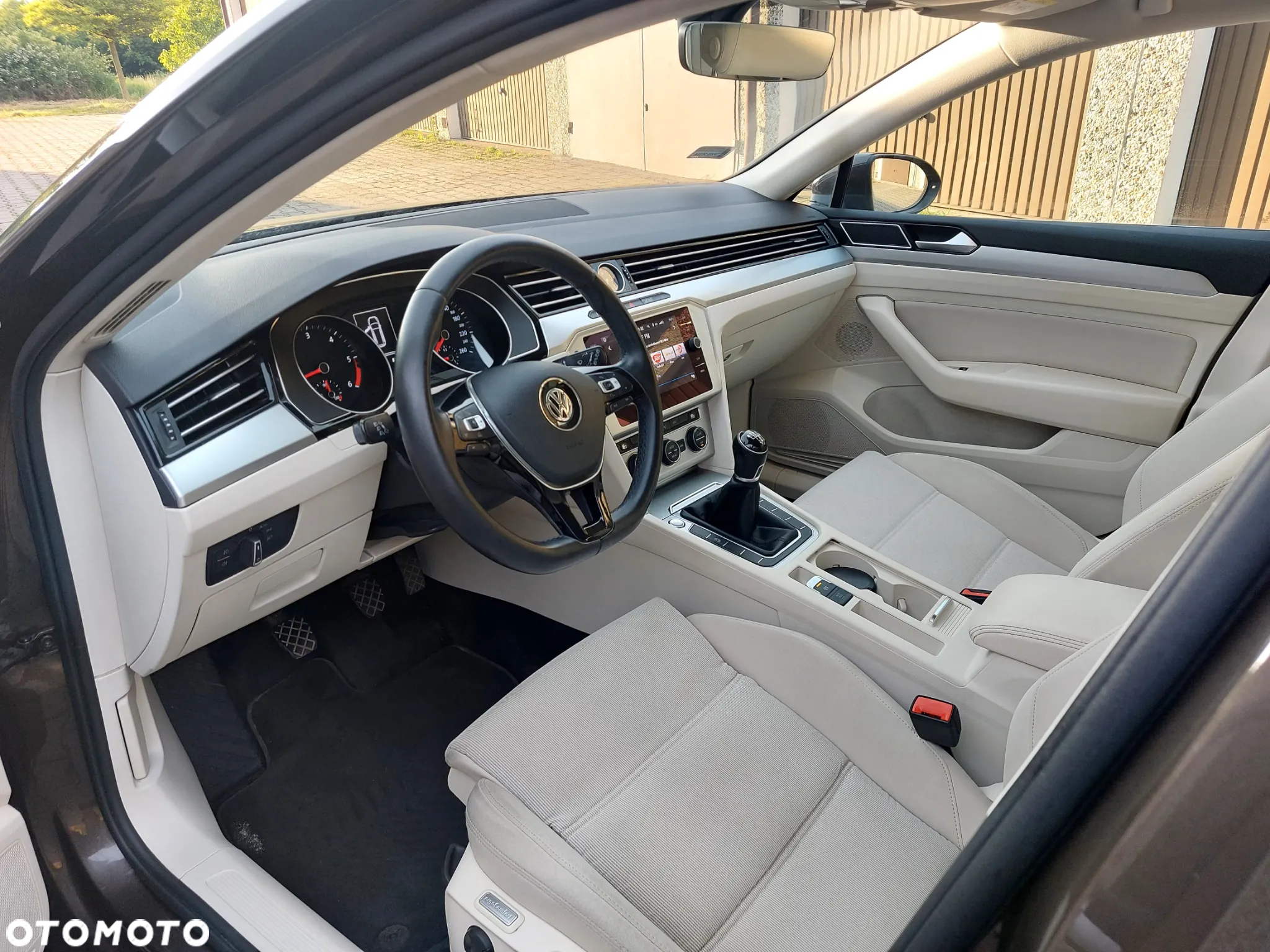 Volkswagen Passat 1.6 TDI BMT Comfortline - 22