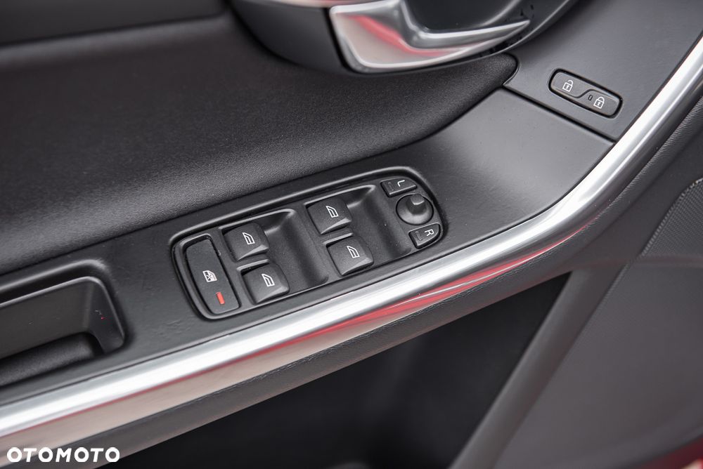 Volvo V60 D5 AWD Geartronic RDesign - 16