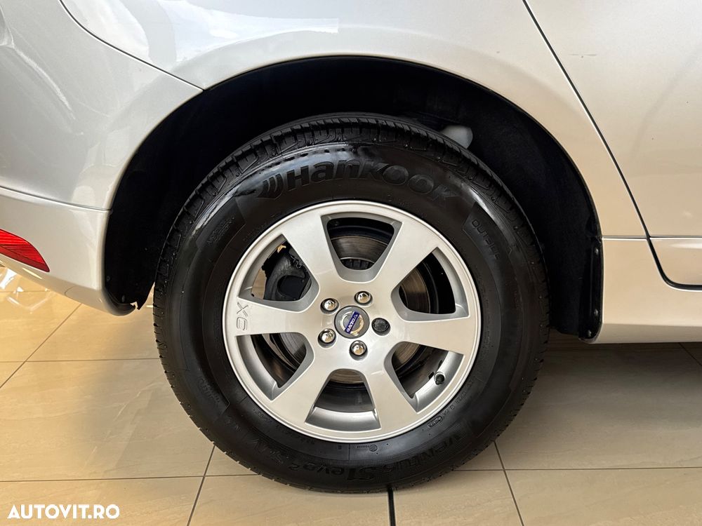 Volvo XC 60 D4 AWD Geartronic Momentum - 32