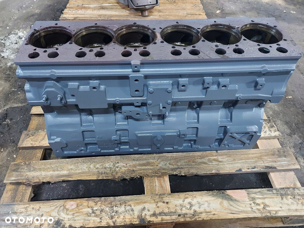 BLOK SILNIKA 836873096 MASSEY FERGUSON 8680 2011R