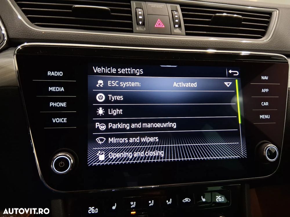 Skoda Superb 2.0 TDI DSG Ambition - 28