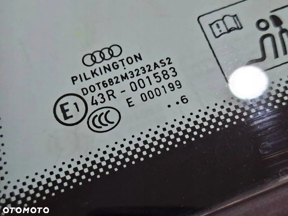Audi A3 S3 8V 2017 szyba karoseryjna lewa w błotnik 3-y drzwi 8V3845299D - 3