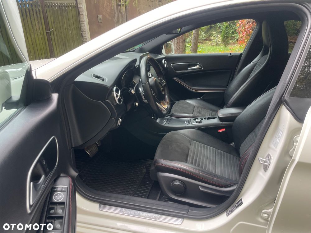 Mercedes-Benz CLA 180 7G-DCT AMG Line - 13