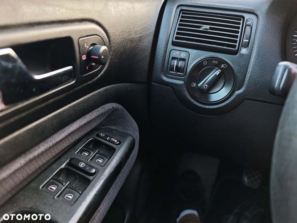 Volkswagen Golf 1.4 Comfortline - 12
