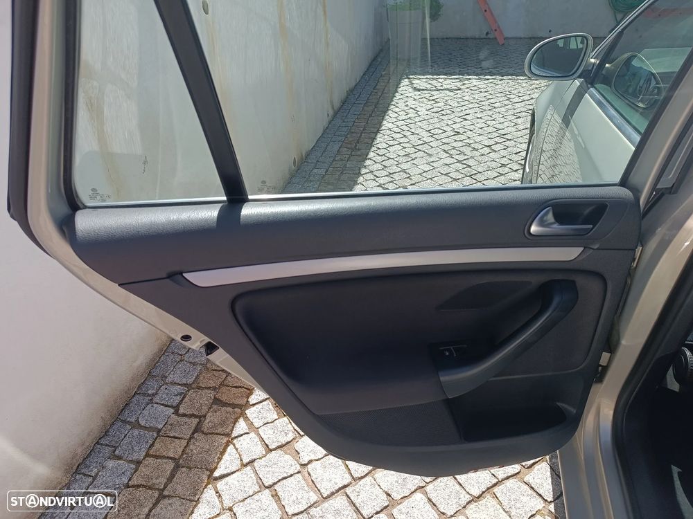 VW Golf Variant 1.6 TDi Highline - 24