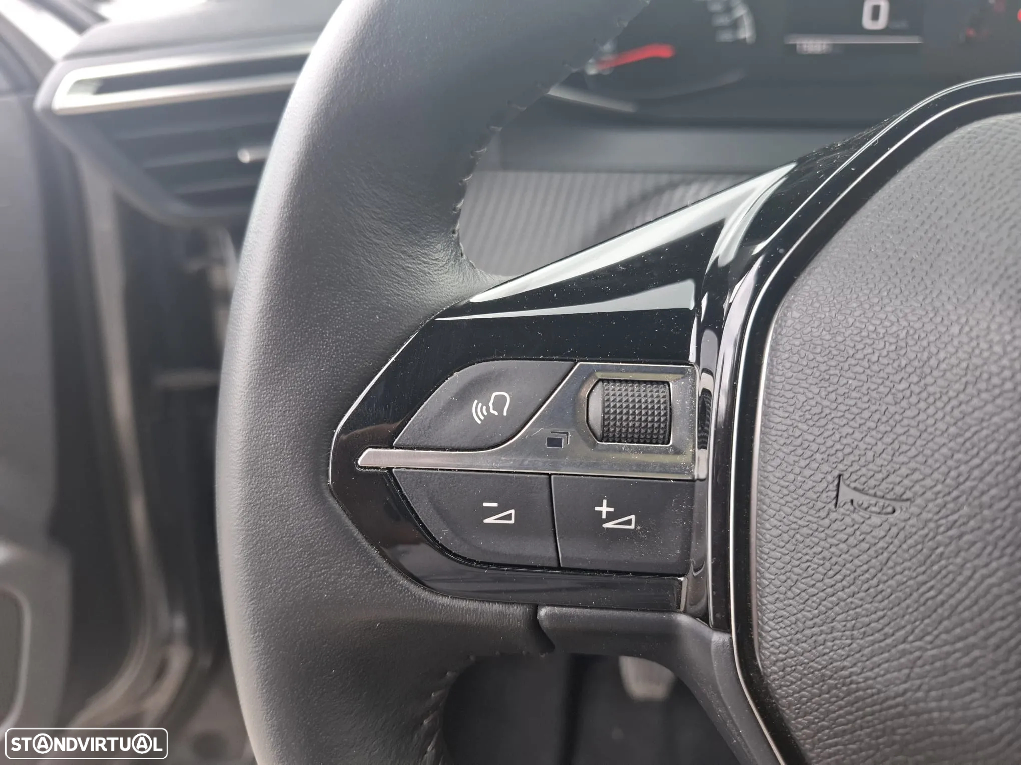 Peugeot 2008 1.2 PureTech Allure Pack - 27