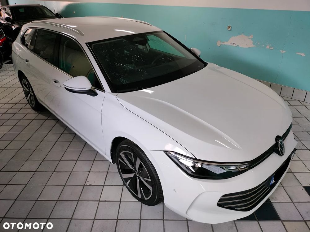 Volkswagen Passat - 1