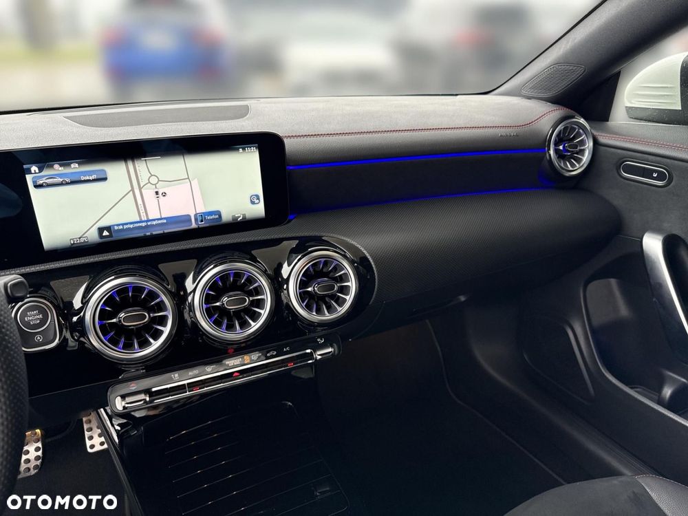 Mercedes-Benz CLA - 13