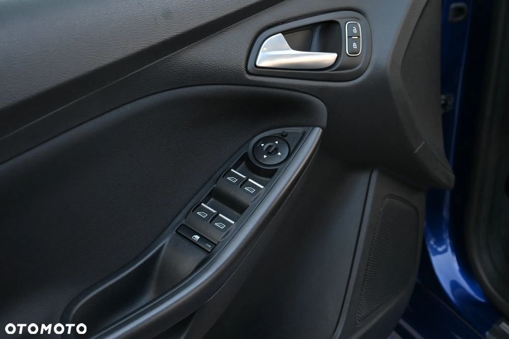 Ford Focus SW 1.5 EcoBoost S&S ST-LINE - 33