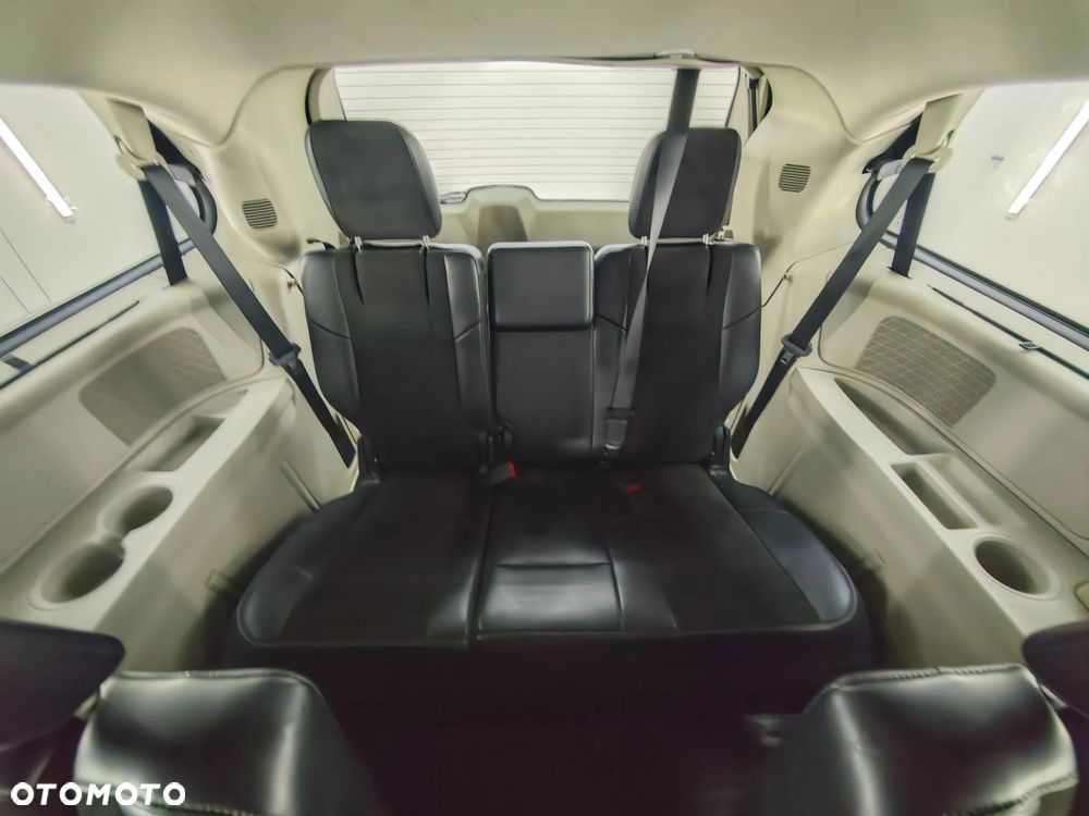 Lancia Voyager 2.8CRD Platinum - 28