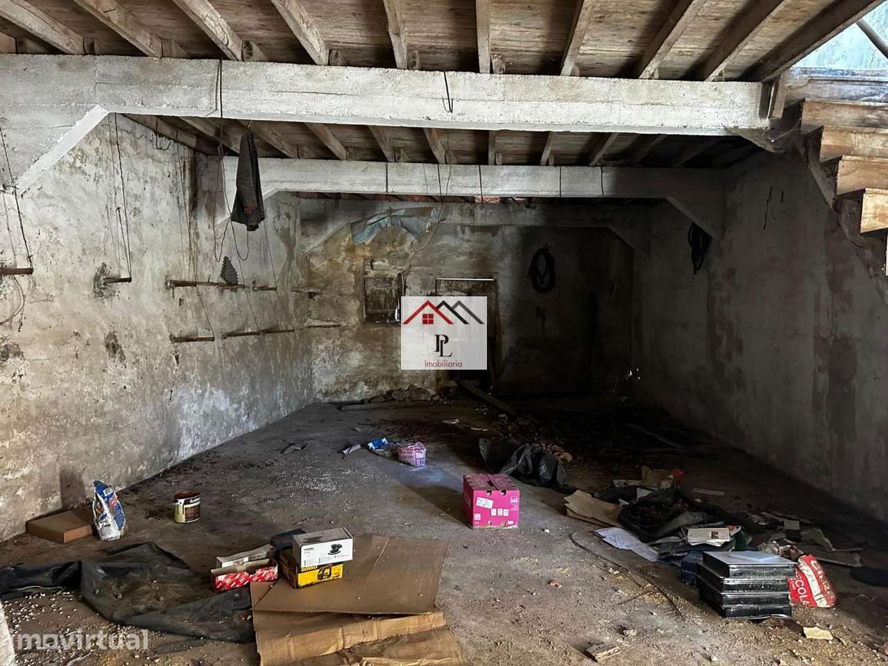 Moradia para reconstruir com varios anexos e com 3000 m2 de terreno (V - Grande imagem: 3/18