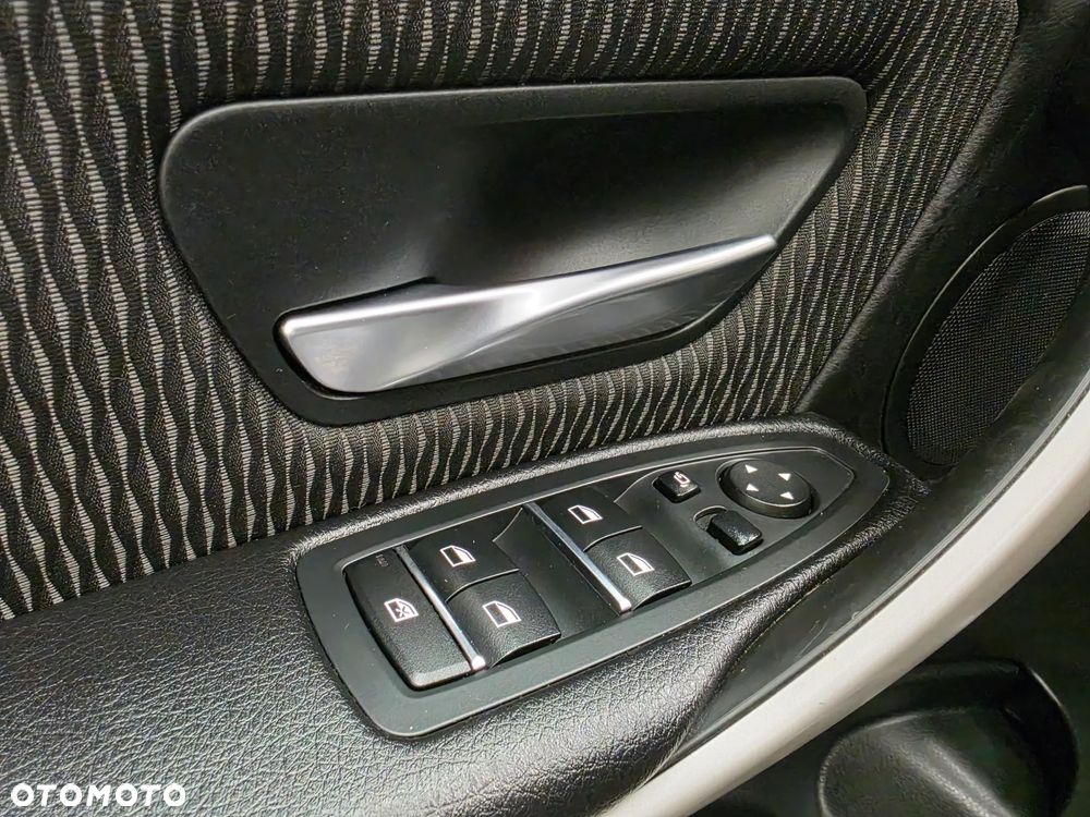 BMW Seria 3 320d Advantage - 29