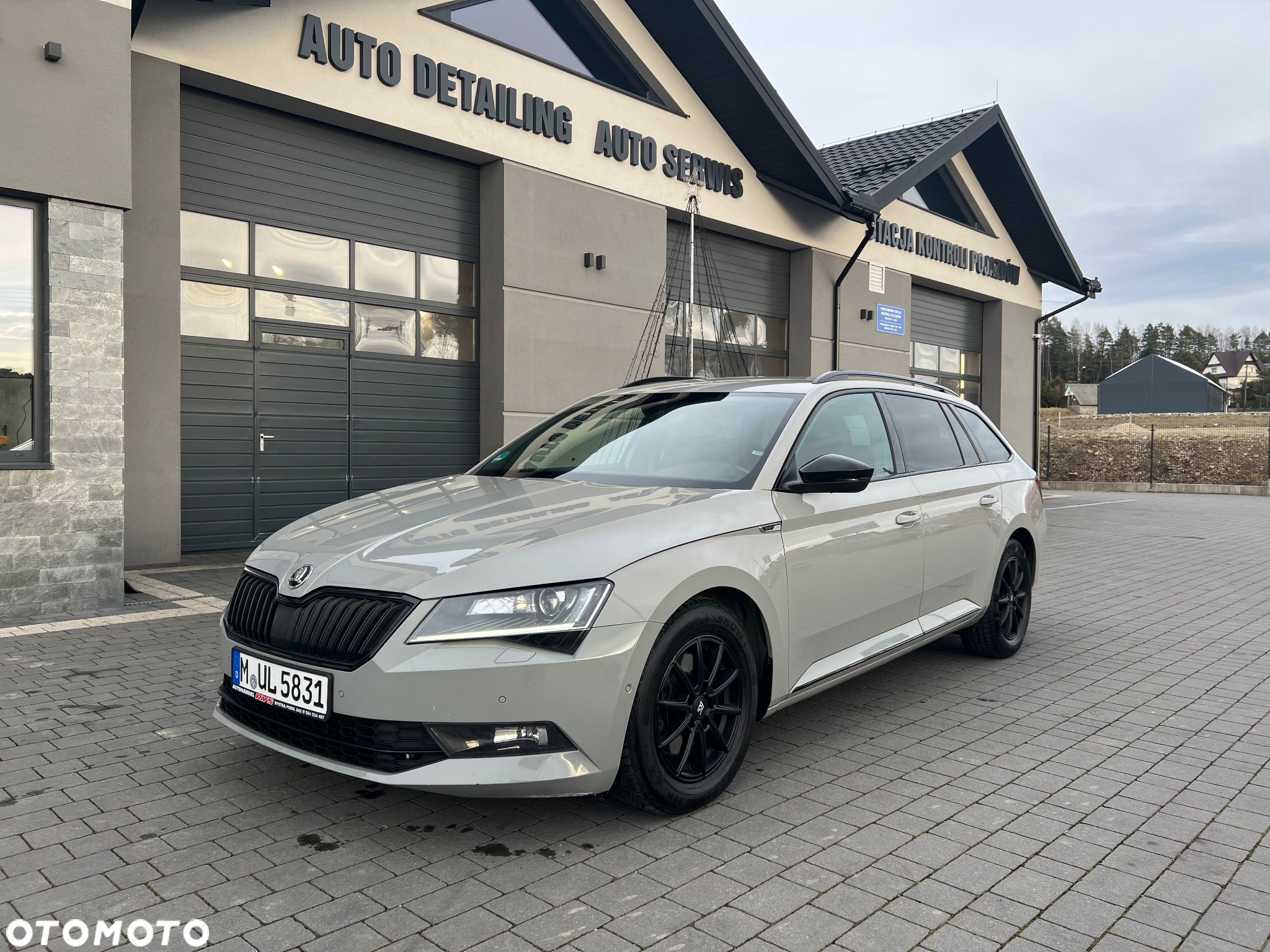 Skoda Superb 2.0 TDI DSG SportLine - 2