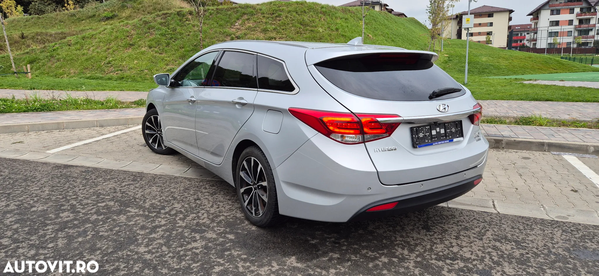 Hyundai i40 Kombi 1.7 CRDi DCT Premium - 3