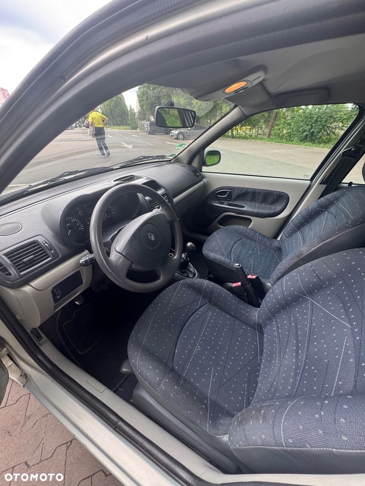 Renault Clio 1.2 16V Alize - 9