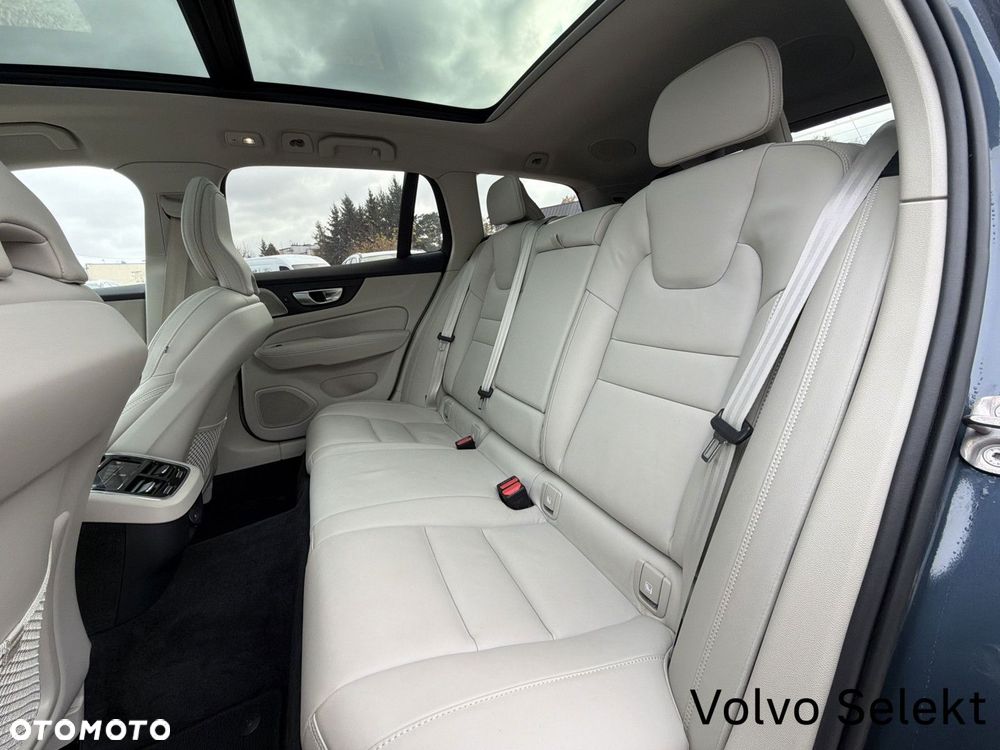 Volvo V60 Cross Country - 13