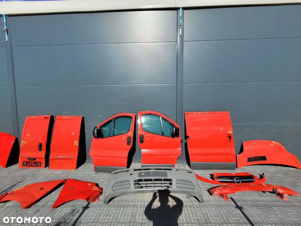 KAROSERIA RENAULT TRAFIC II  OPEL VIVARO I A 547 L547 CZERWONY CZERWONA - 1