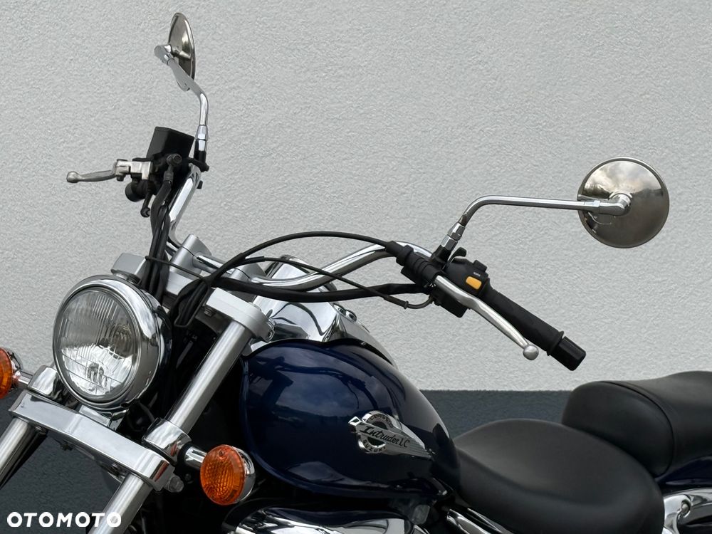 Suzuki Intruder - 12