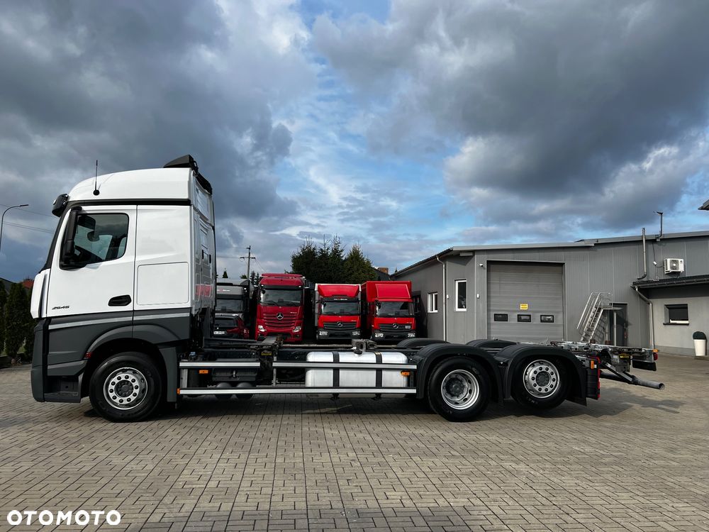 Mercedes-Benz Actros - 3