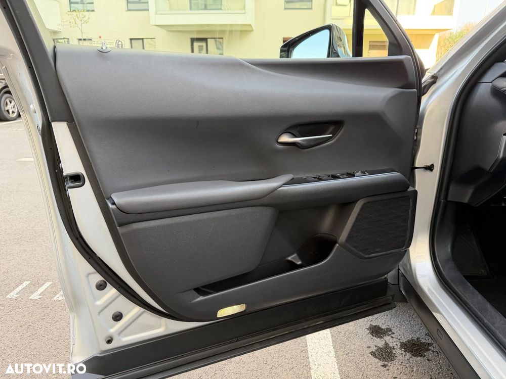 Lexus UX 250h E-FOUR Business - 10
