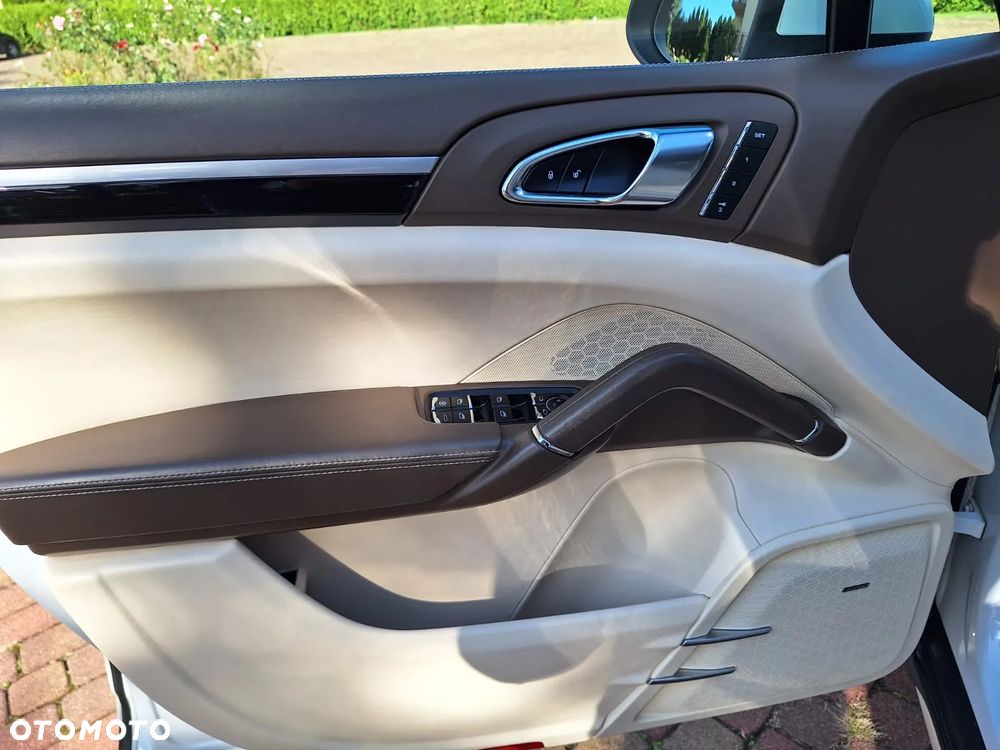 Porsche Cayenne - 18