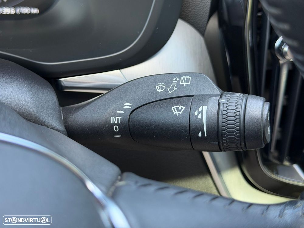 Volvo XC 60 2.0 T8 PHEV Momentum Plus AWD - 36