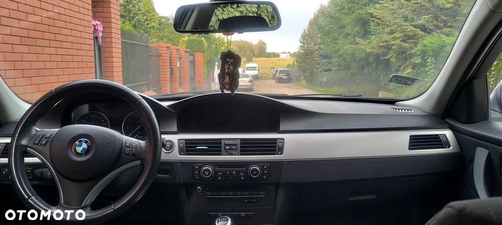 BMW Seria 3 318i - 30