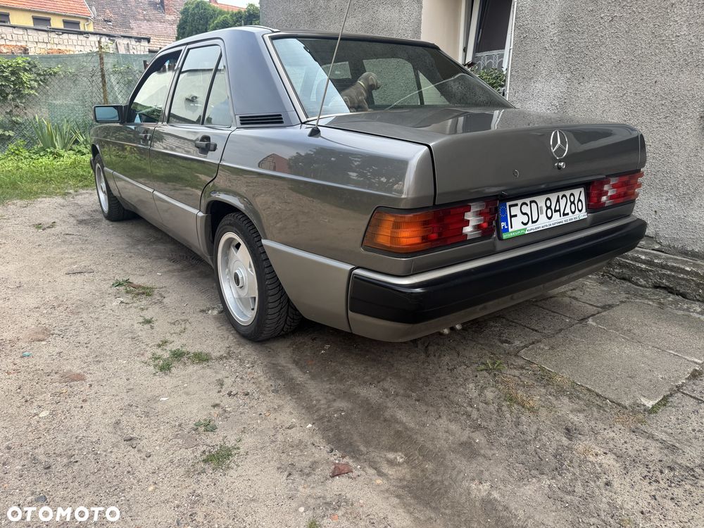 Mercedes-Benz W201 (190) - 3