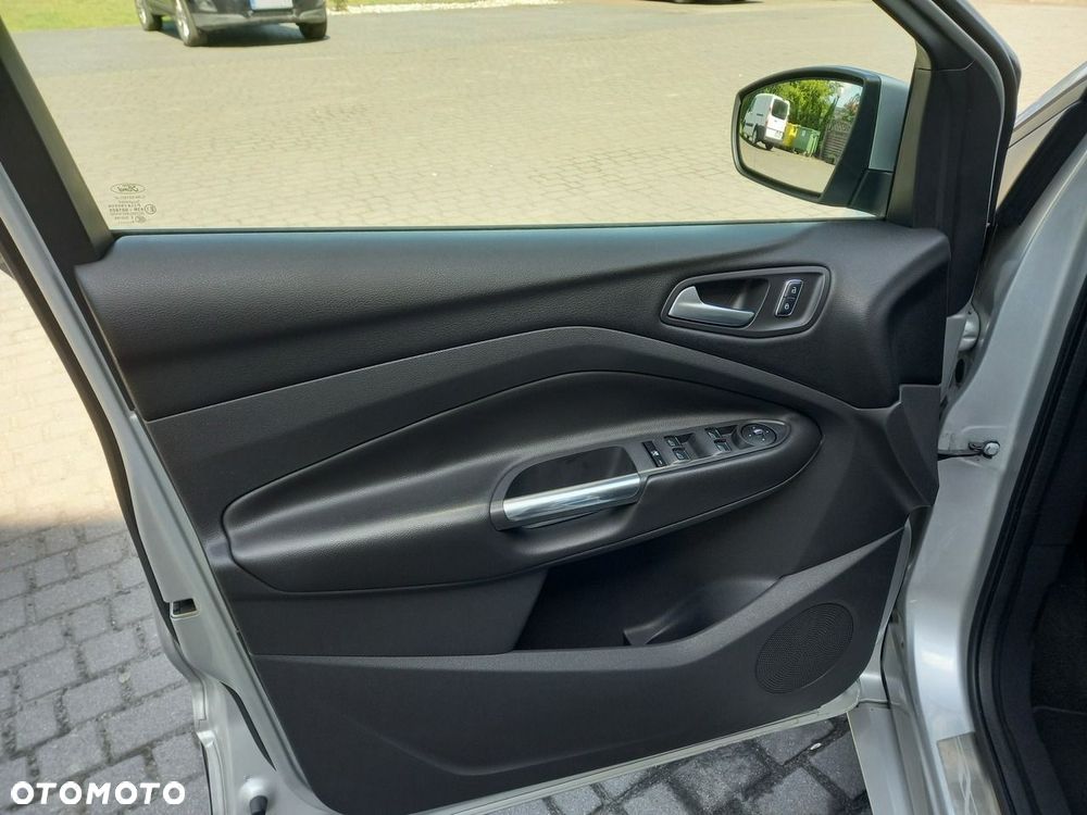 Ford Kuga 2.0 TDCi 2x4 Titanium - 26