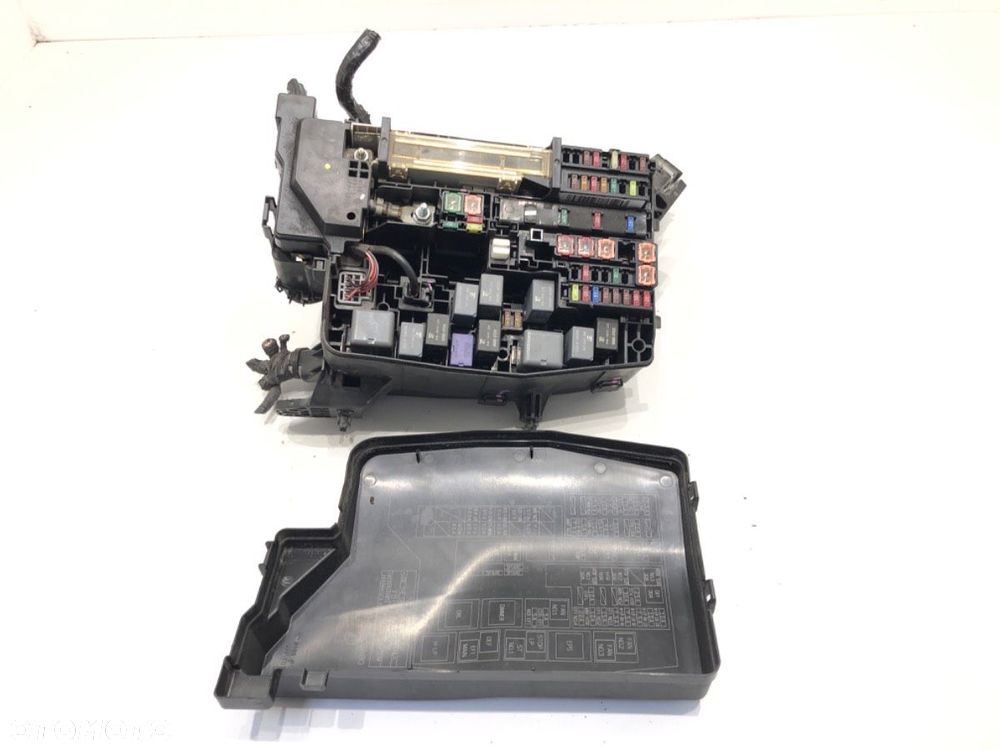 SKRZYNKA BEZPIECZNIKÓW - 347.00 PLN - TOYOTA AURIS Kombi (_E18_) 2013 - 2018 1.6 D4-D (WWE185_) 82 - 4