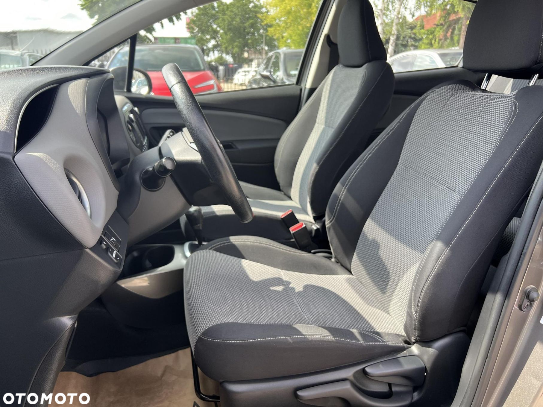 Toyota Yaris - 12