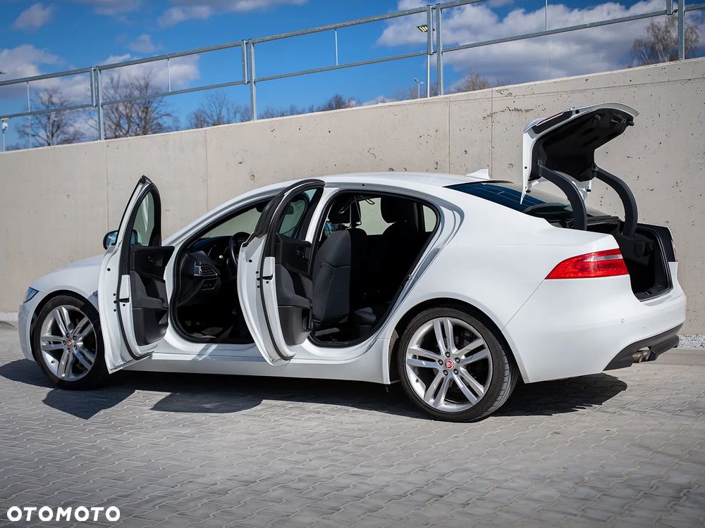 Jaguar XE 20d Pure - 11