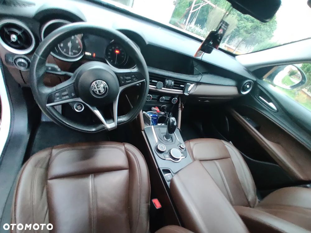 Alfa Romeo Stelvio - 10
