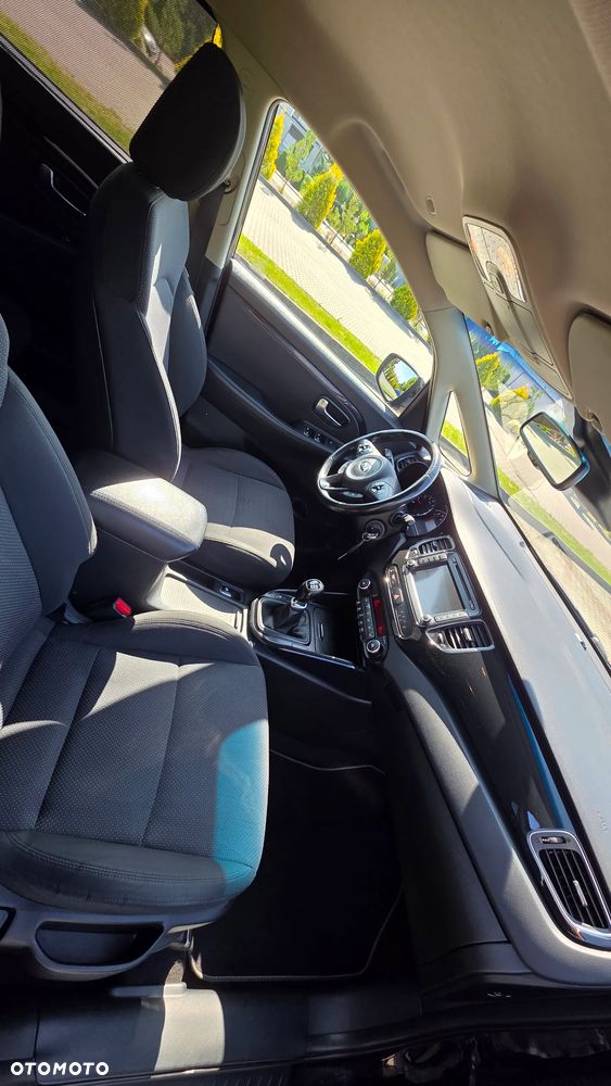 Kia Carens 1.6 GDI S 7os - 29