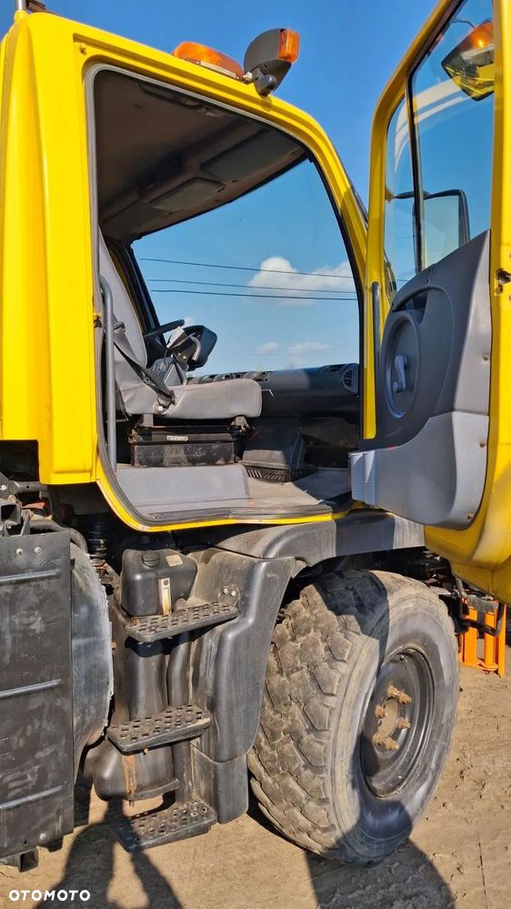 Mercedes-Benz Unimog U300 - 14