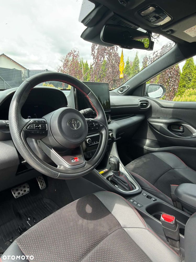 Toyota Yaris Hybrid 1.5 GR Sport - 4