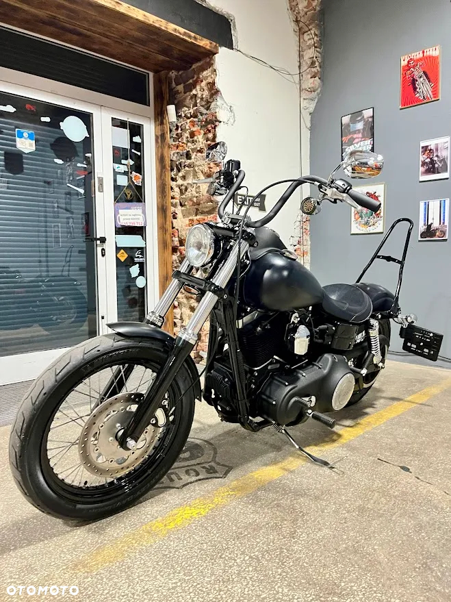 Harley-Davidson Dyna Street Bob - 13