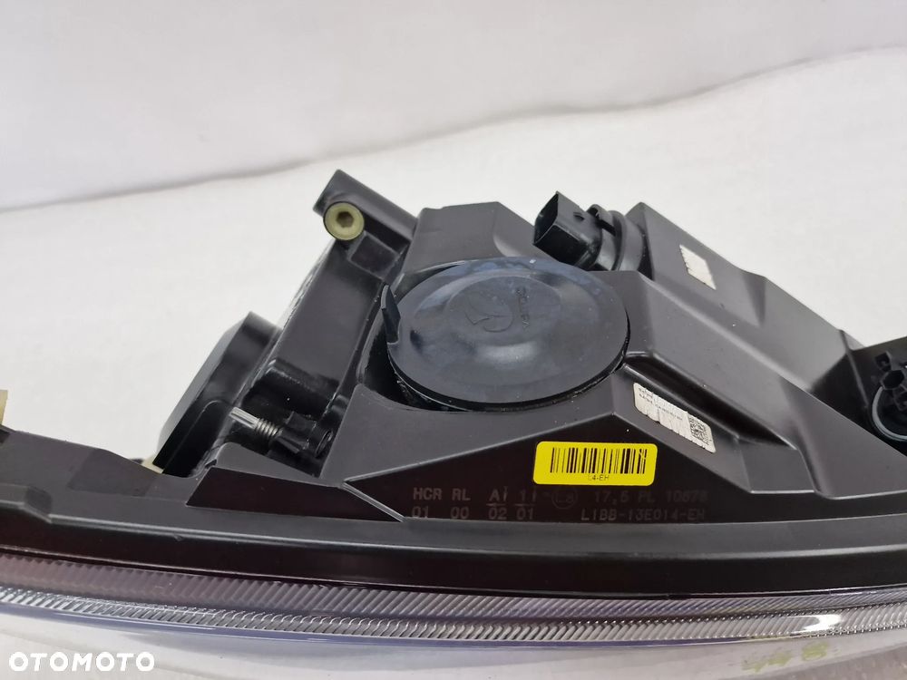 FORD FIESTA MK8 17- PRAWA LAMPA PRZEDNIA PRZÓD SOCZEWKA + LED , CIEMNA , NR L1BB-13E014-EH , NR AUKCJI LA448 - 11