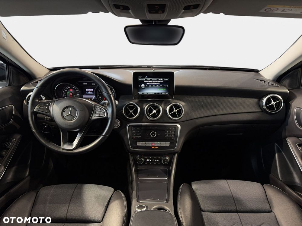 Mercedes-Benz GLA - 16